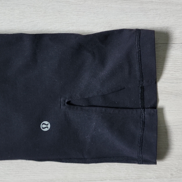 Lululemon Capris size 8 - Picture 5 of 5